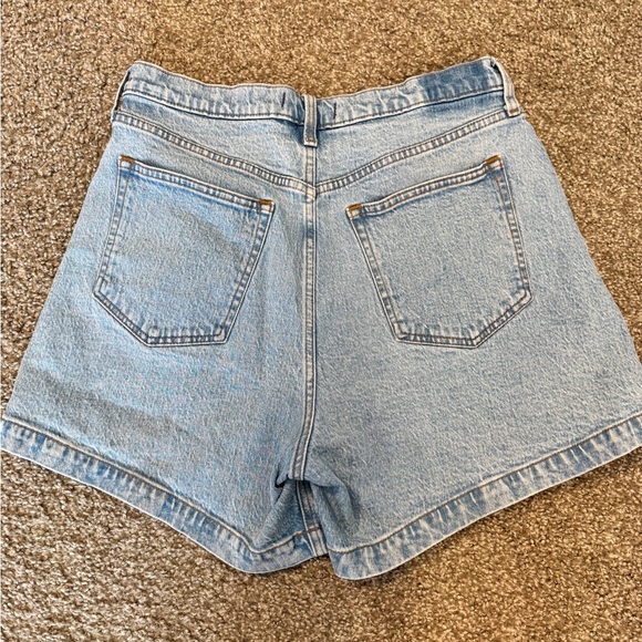 Abercrombie Curve Love High Rise Dad Short - Picture 2 of 3